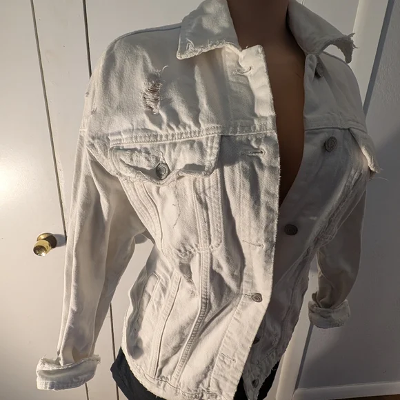 White denim jacket with a distressed look Size XS - Picture 2 of 6